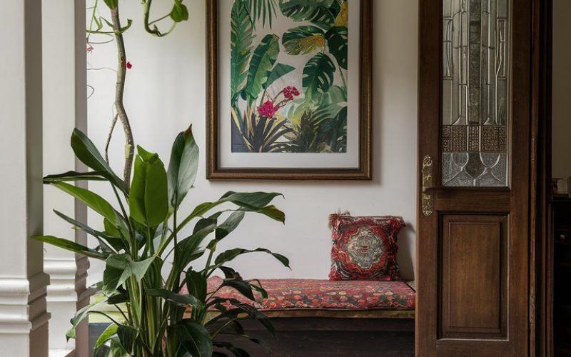 Sức Hút Vượt Thời Gian Của Nội Thất Indochine: Bản Sắc Đông Dương Qua Mảng Gạch Bông Và Nội Thất Gỗ Sẫm Màu